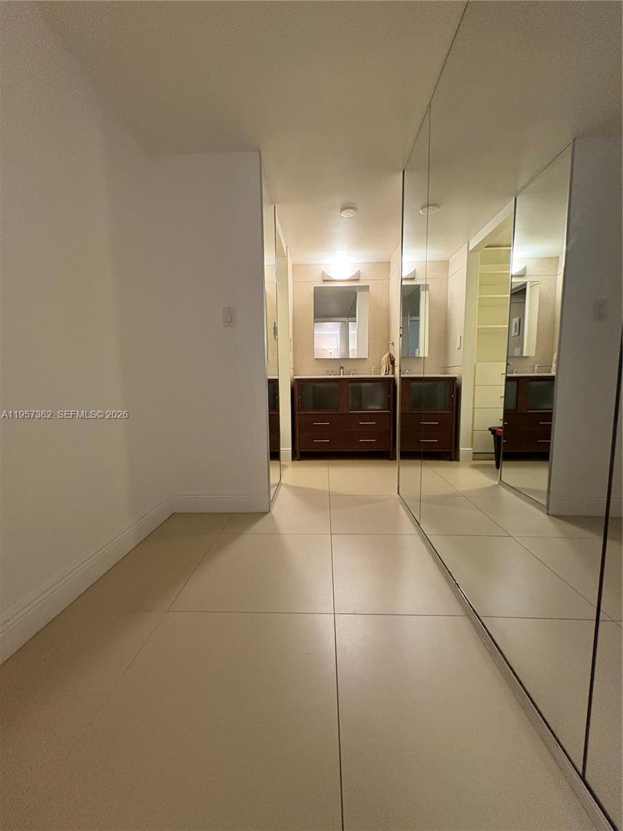 image Brickell Place I17