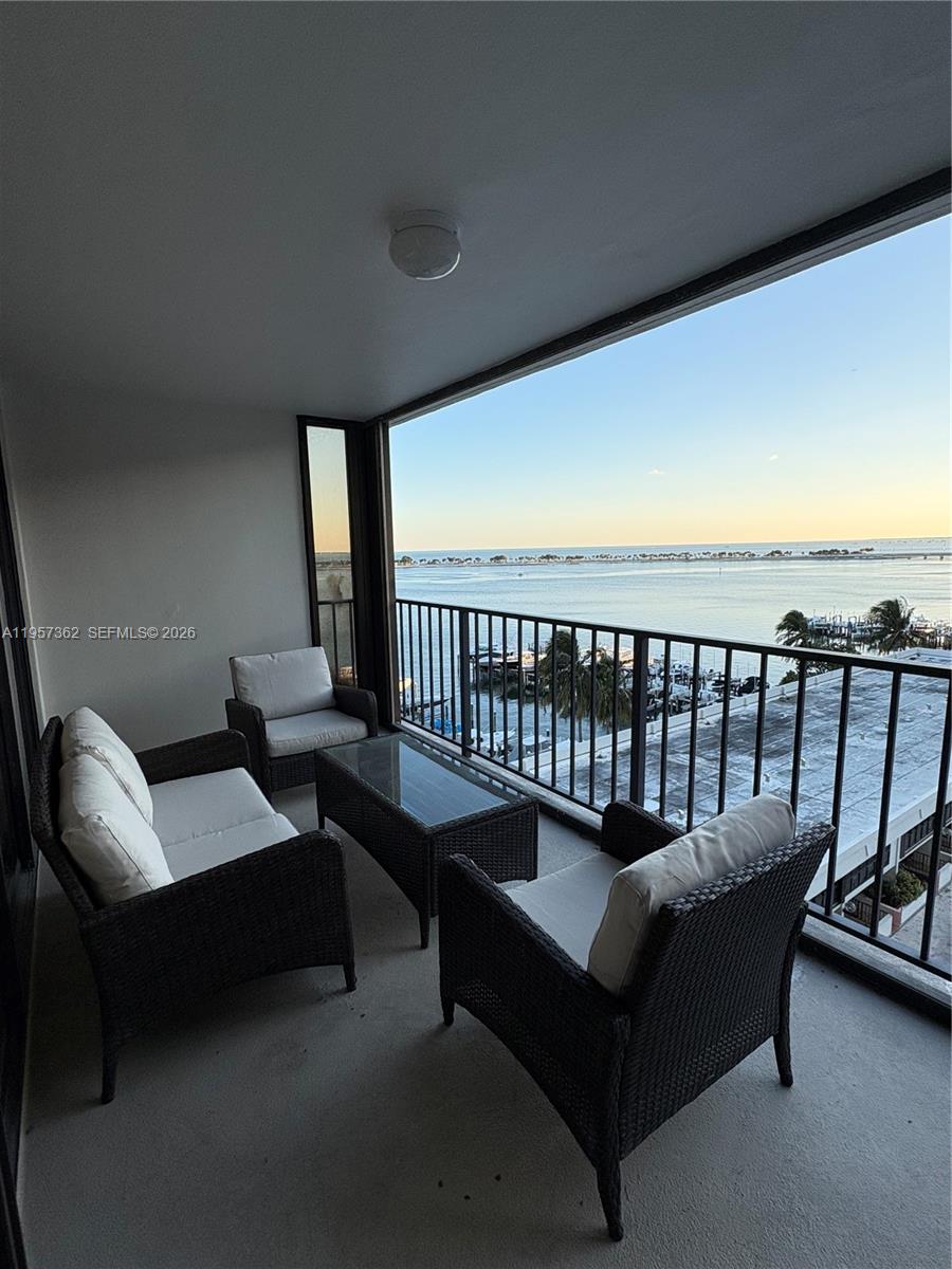 image Brickell Place I21