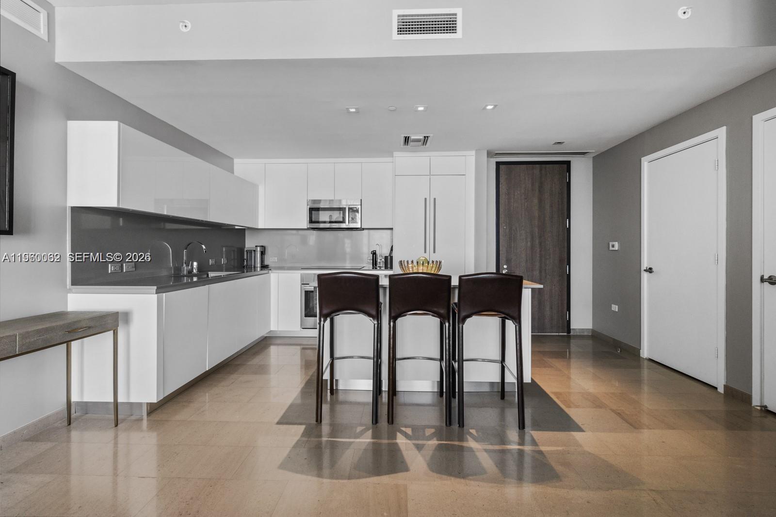 88 SW 7th St #3909 Miami, FL 33130