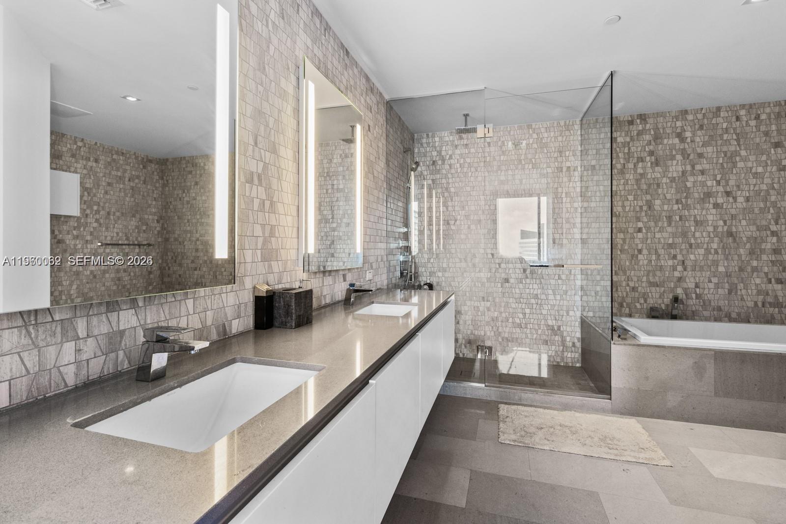 88 SW 7th St #3909 Miami, FL 33130