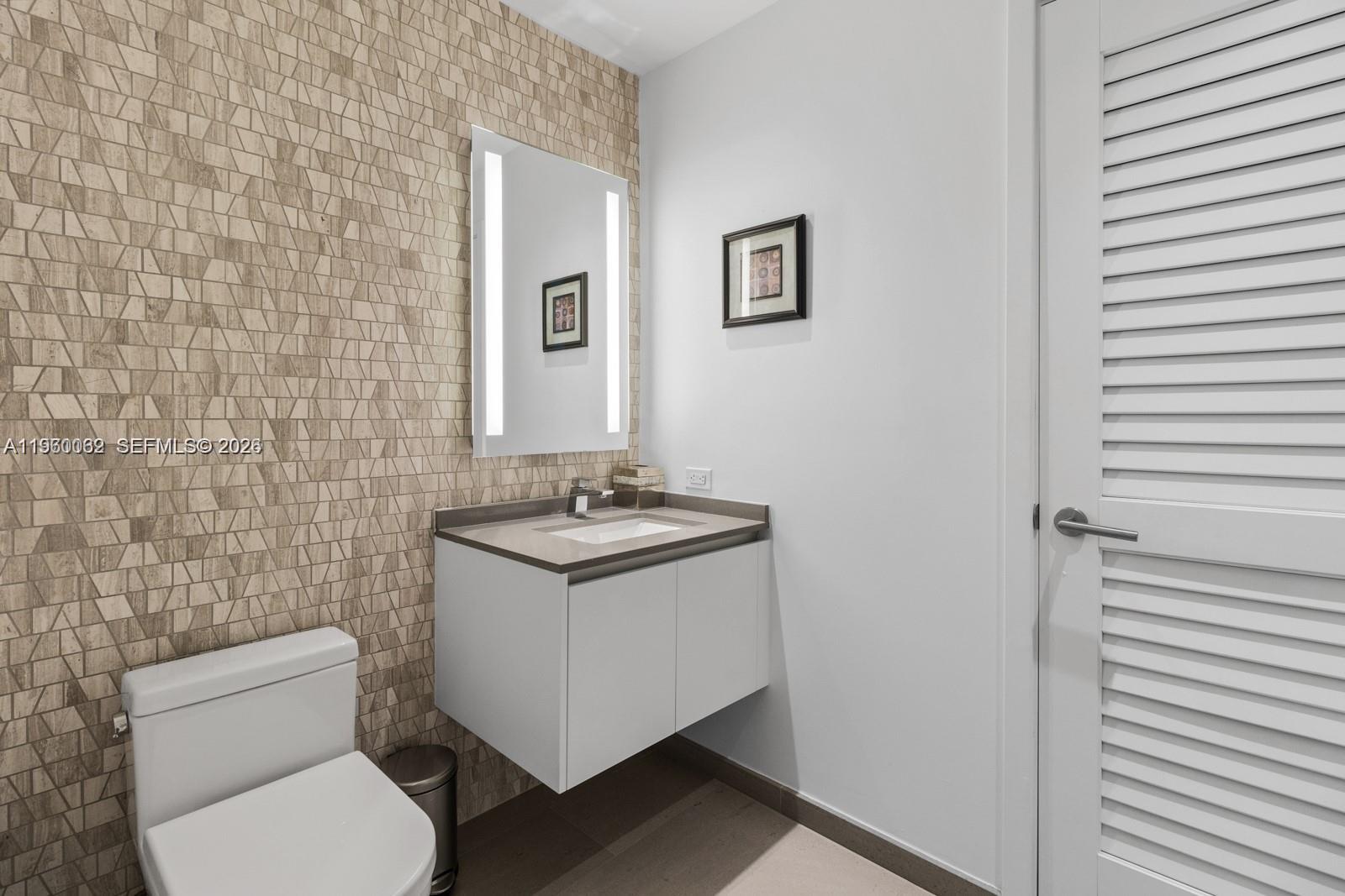 88 SW 7th St #3909 Miami, FL 33130