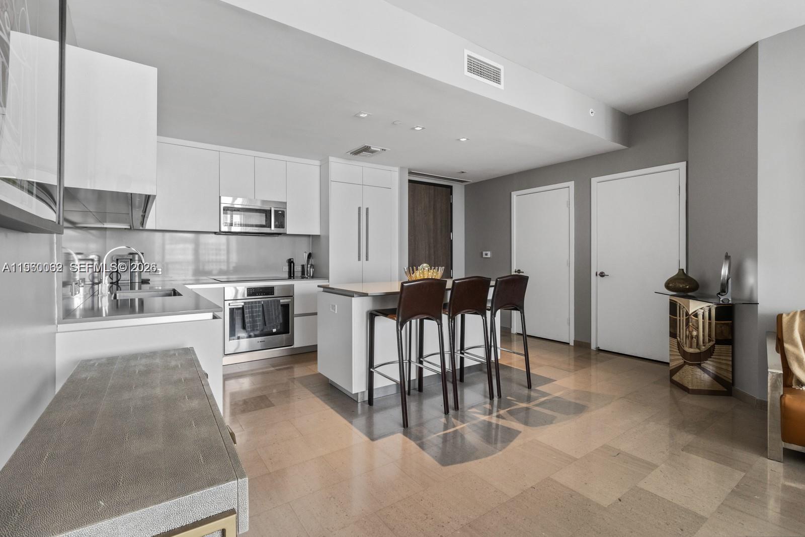 88 SW 7th St #3909 Miami, FL 33130