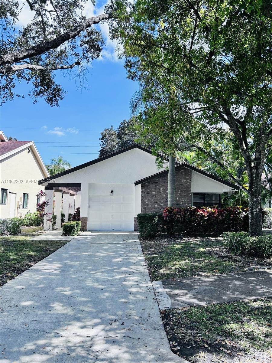 2560 Calamondin Cir Coconut Creek, FL 33063