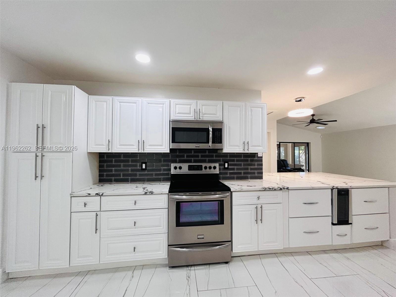 2560 Calamondin Cir Coconut Creek, FL 33063