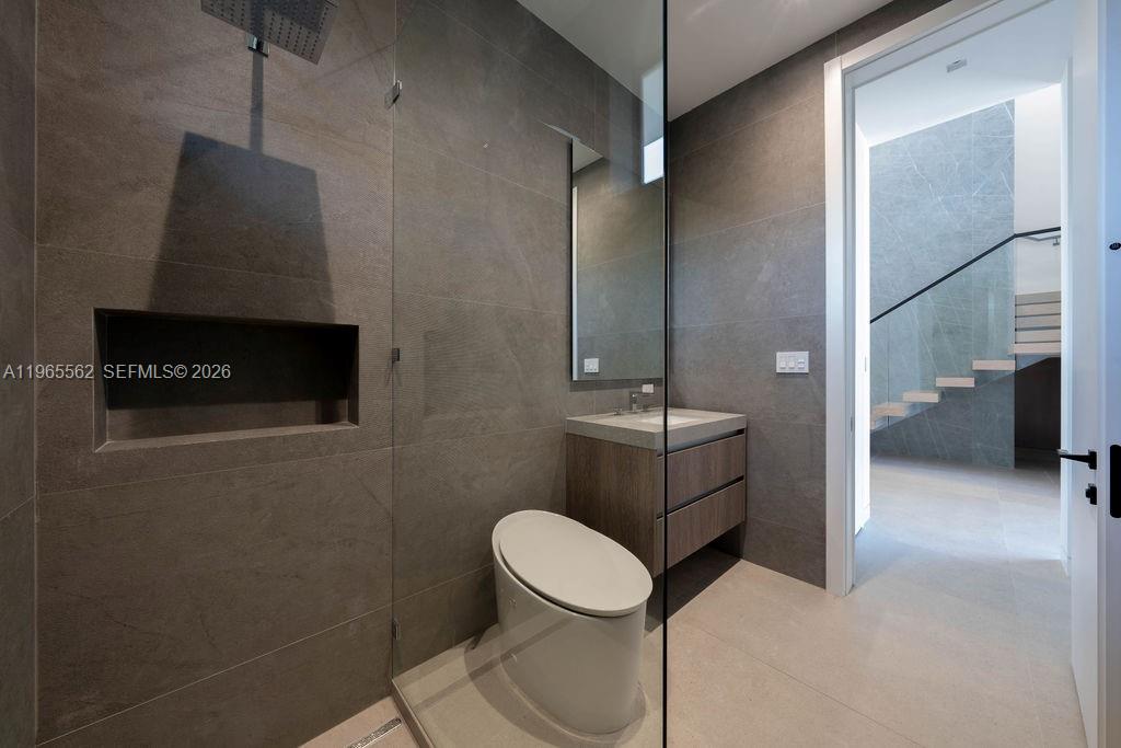 215 S Shore Dr Miami, FL 33133