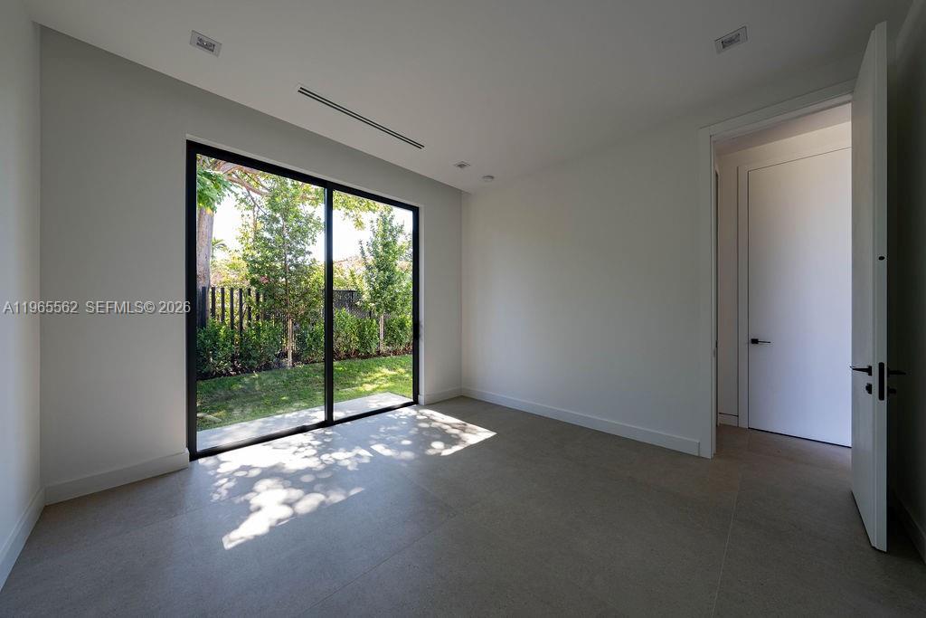 215 S Shore Dr Miami, FL 33133