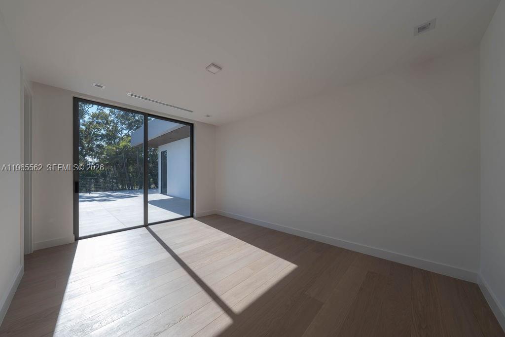 215 S Shore Dr Miami, FL 33133