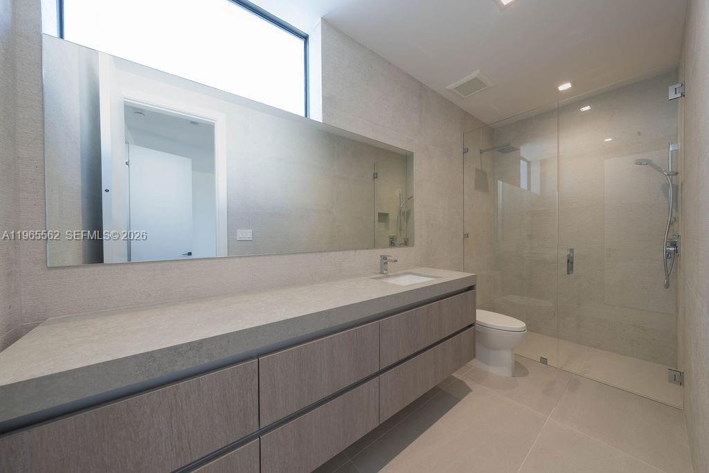 215 S Shore Dr Miami, FL 33133