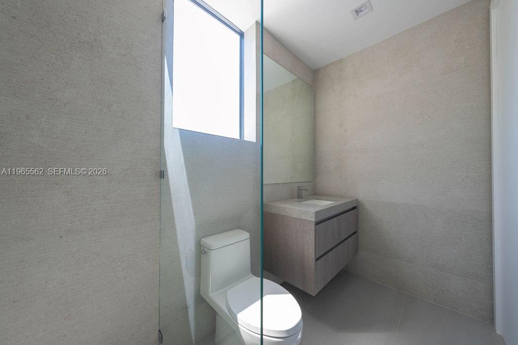 215 S Shore Dr Miami, FL 33133