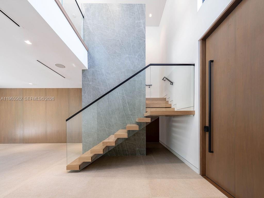 215 S Shore Dr Miami, FL 33133