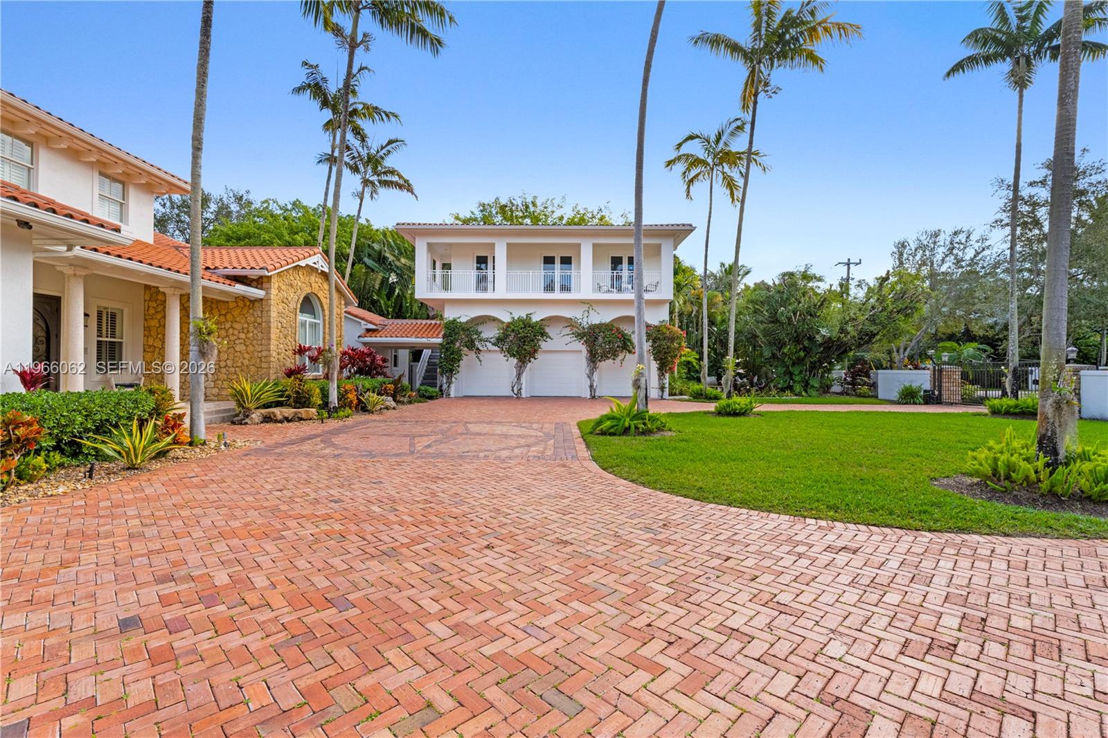 6235 Rolling Rd Dr Pinecrest, FL 33156