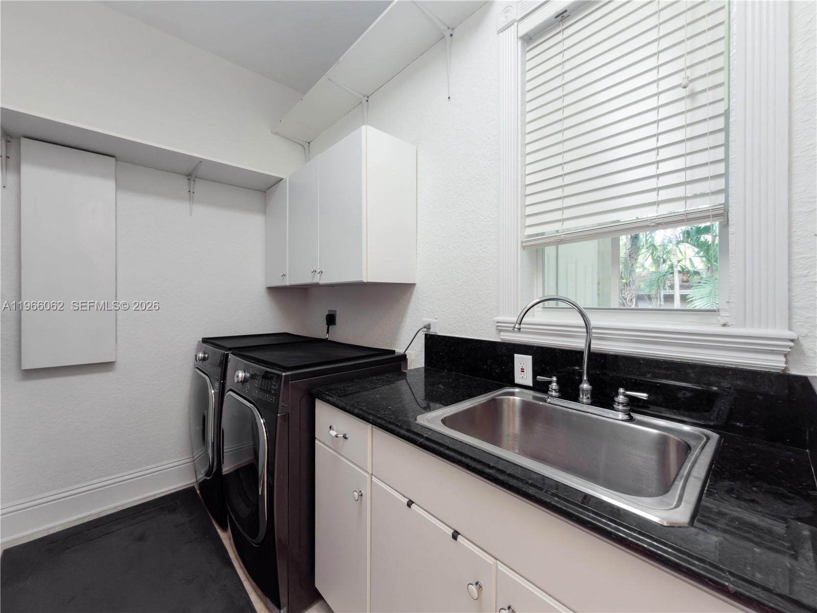 6235 Rolling Rd Dr Pinecrest, FL 33156