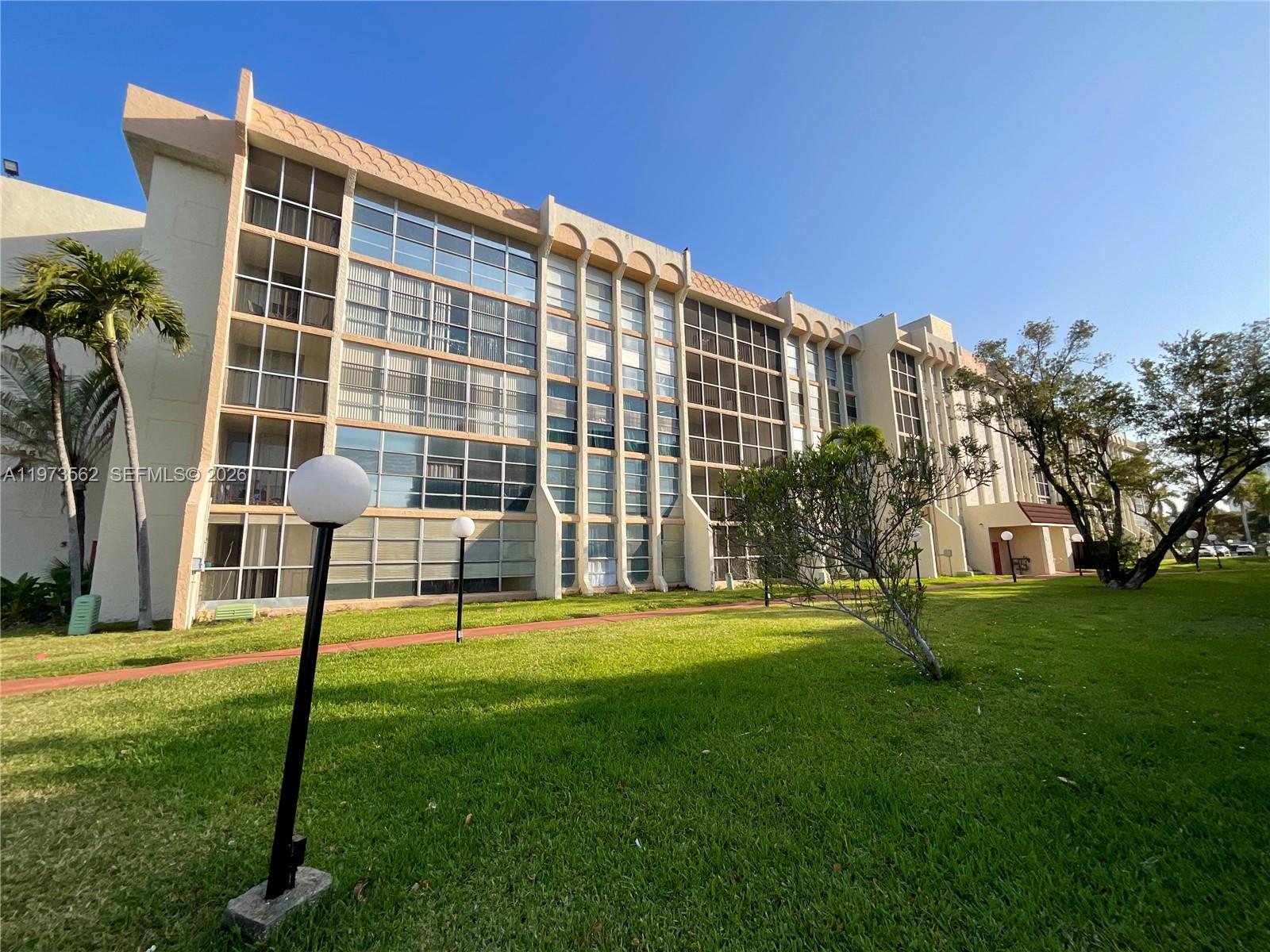 851 Three Iss Blvd #206