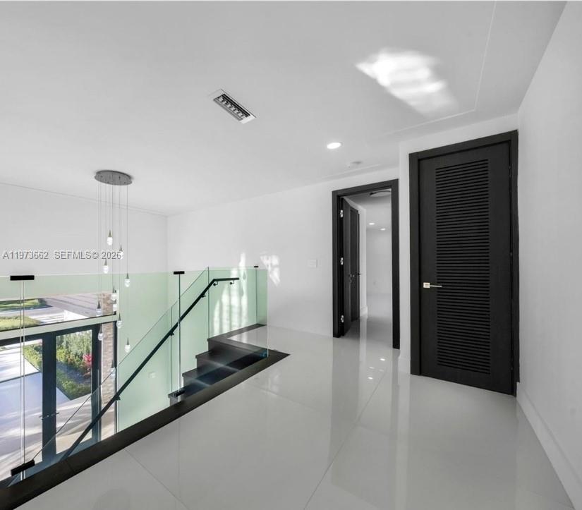 406 Holiday Dr Hallandale Beach, FL 33009