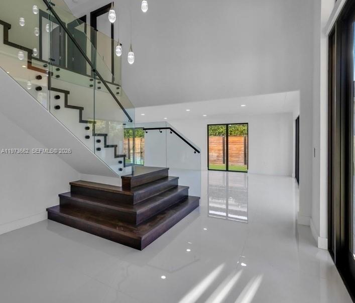 406 Holiday Dr Hallandale Beach, FL 33009