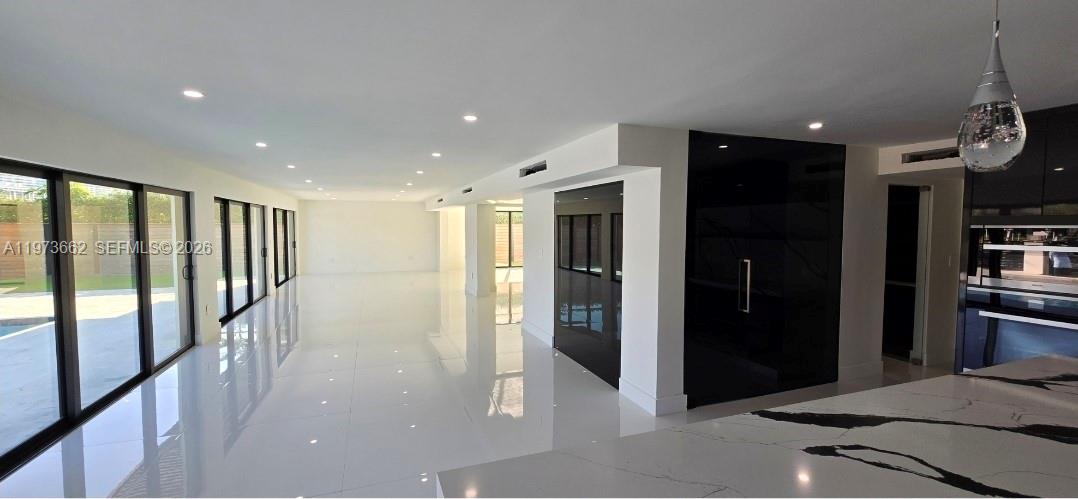 406 Holiday Dr Hallandale Beach, FL 33009