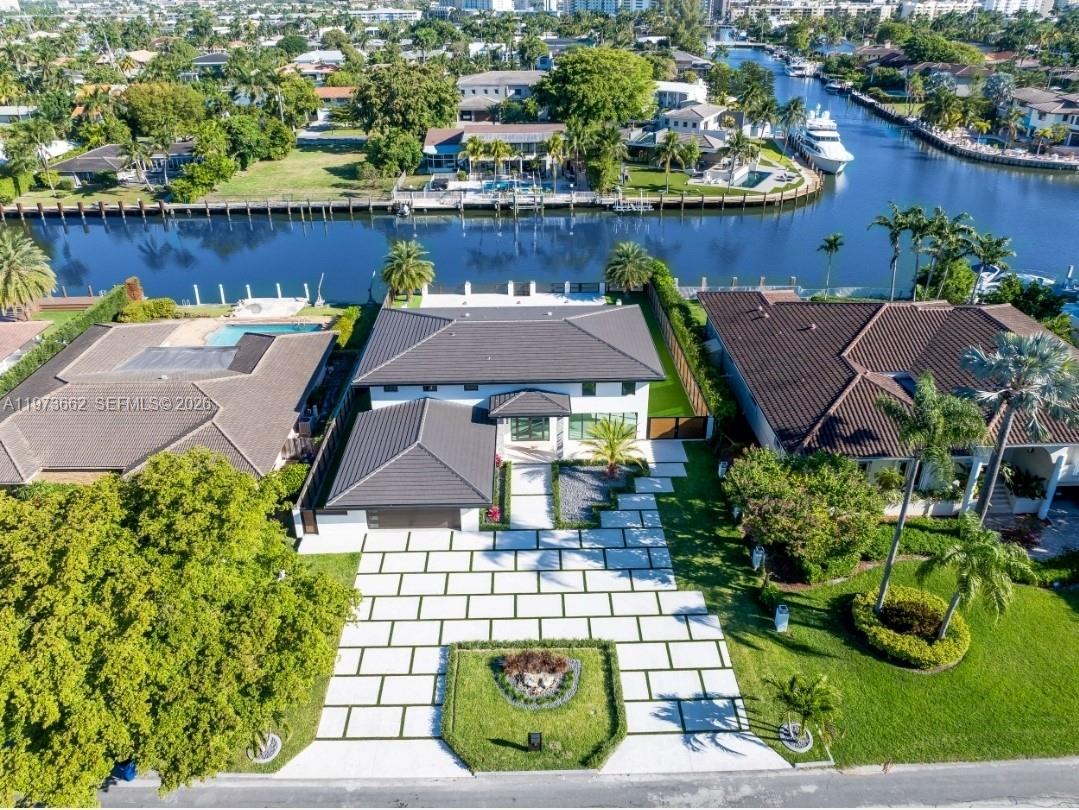 406 Holiday Dr Hallandale Beach, FL 33009