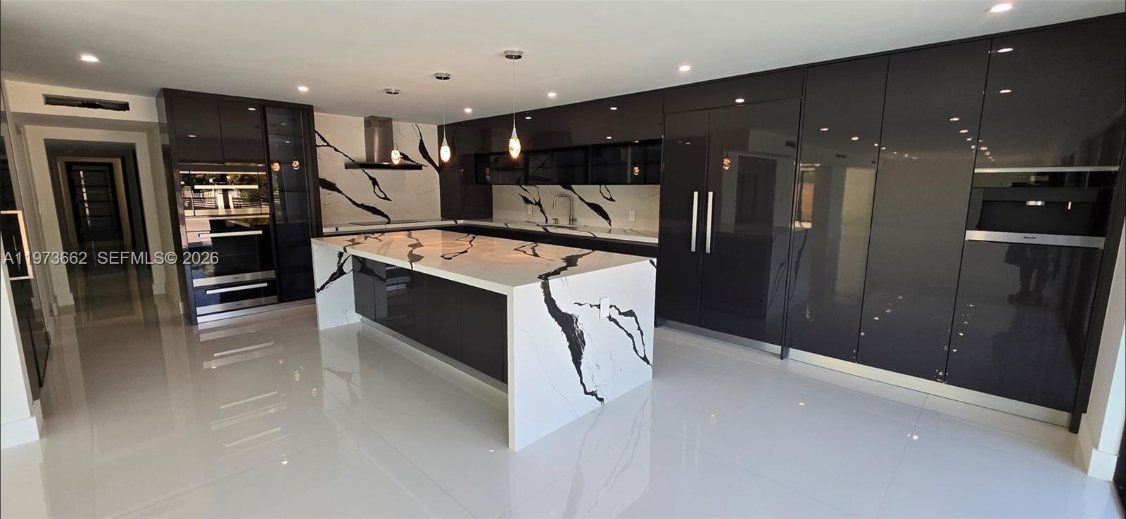 406 Holiday Dr Hallandale Beach, FL 33009