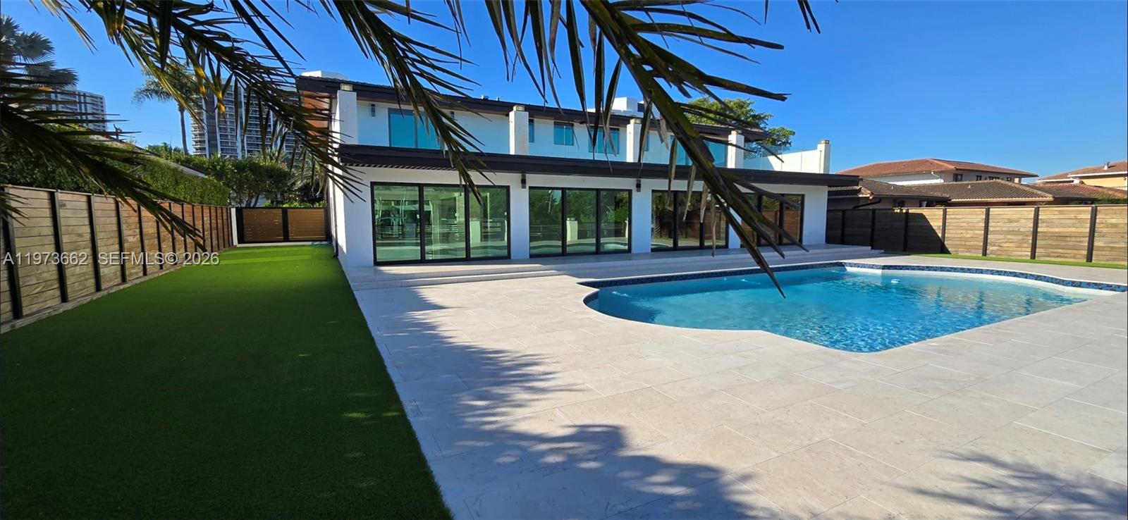 406 Holiday Dr Hallandale Beach, FL 33009