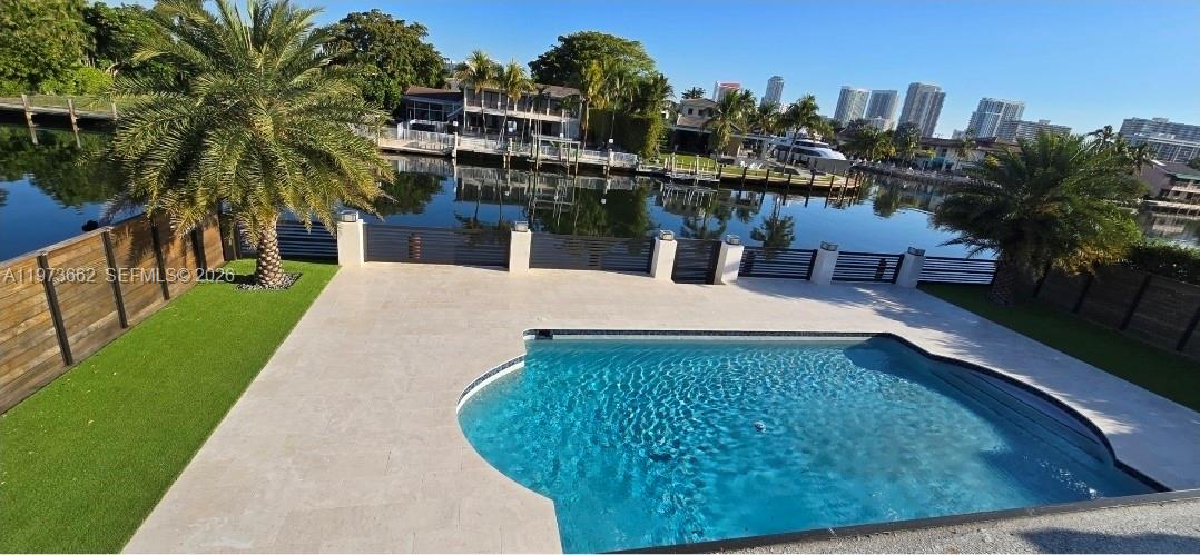 406 Holiday Dr Hallandale Beach, FL 33009