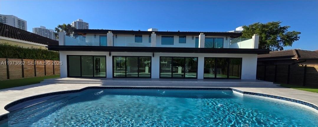 406 Holiday Dr Hallandale Beach, FL 33009