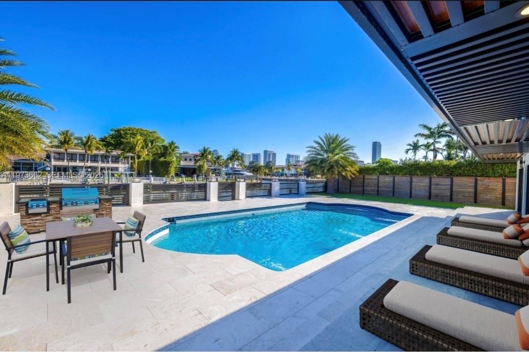 406 Holiday Dr Hallandale Beach, FL 33009