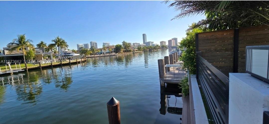 406 Holiday Dr Hallandale Beach, FL 33009