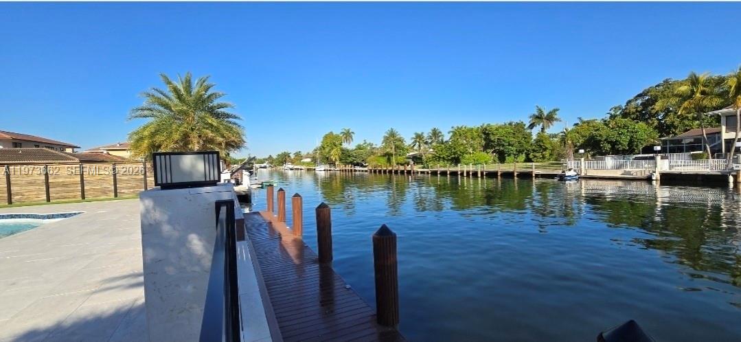 406 Holiday Dr Hallandale Beach, FL 33009