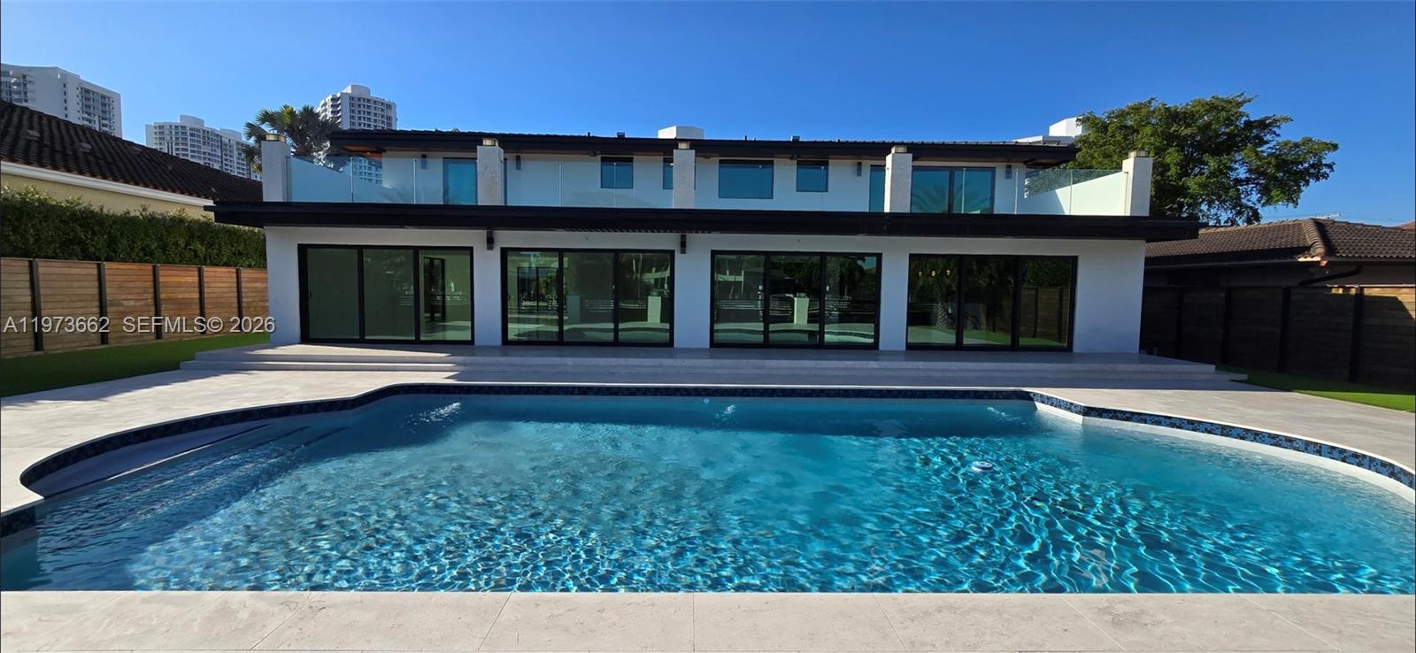 406 Holiday Dr Hallandale Beach, FL 33009