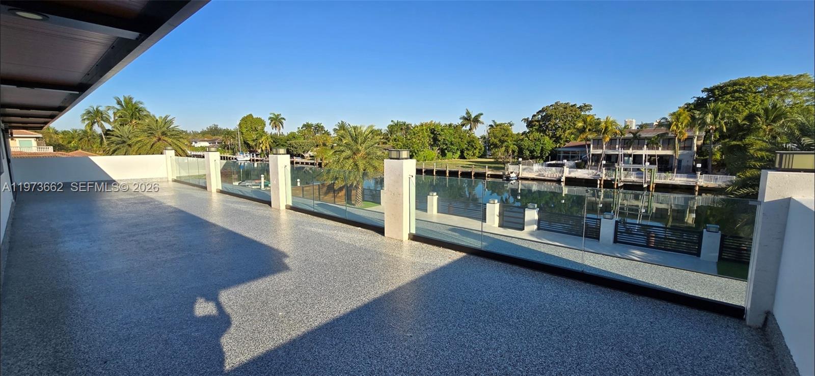 406 Holiday Dr Hallandale Beach, FL 33009