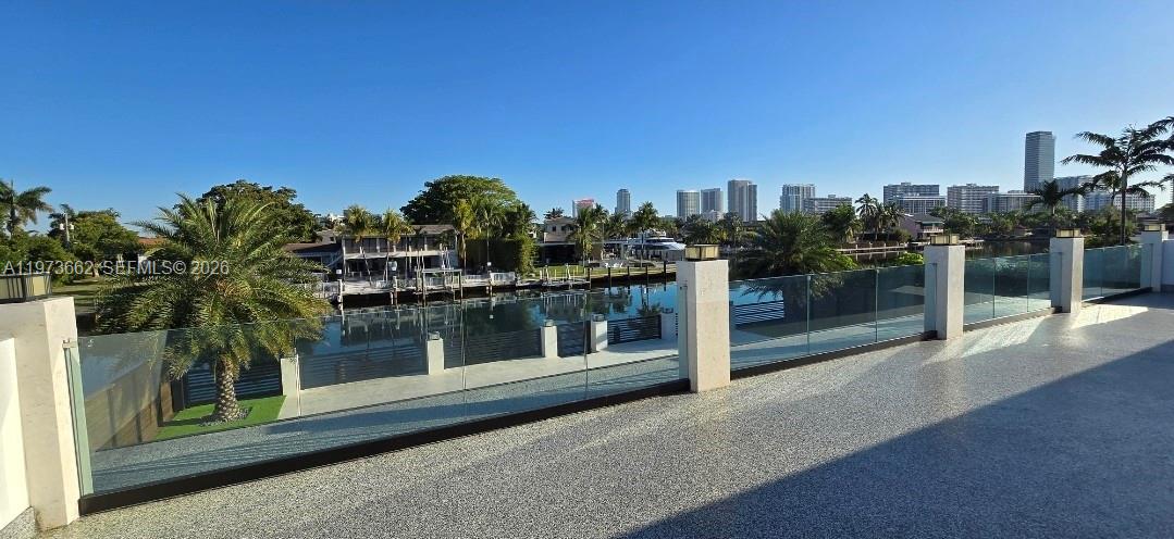 406 Holiday Dr Hallandale Beach, FL 33009