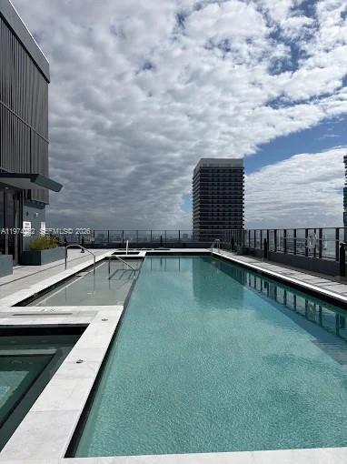 121 NE 5th #501B Miami, FL 33132