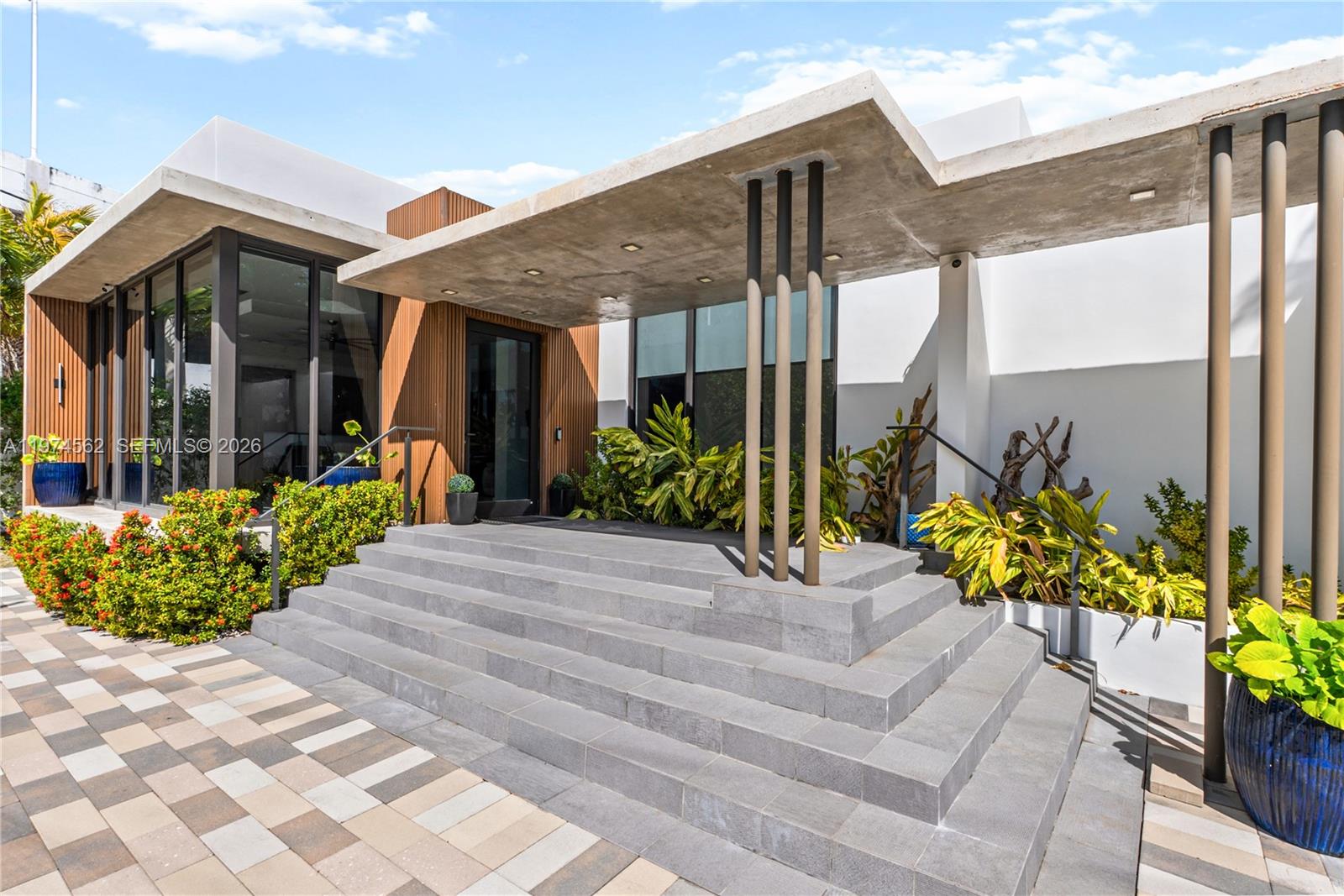 1845 NE 124th St North Miami, FL 33181