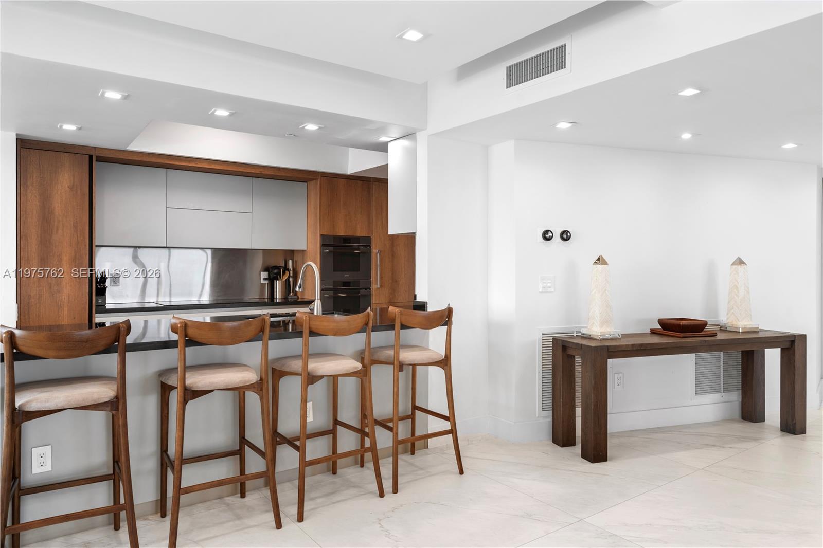 450 Alton Rd #901-902 Miami Beach, FL 33139