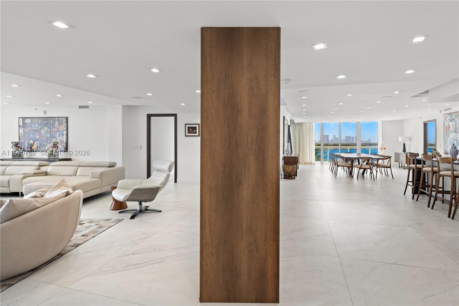 450 Alton Rd #901-902 Miami Beach, FL 33139