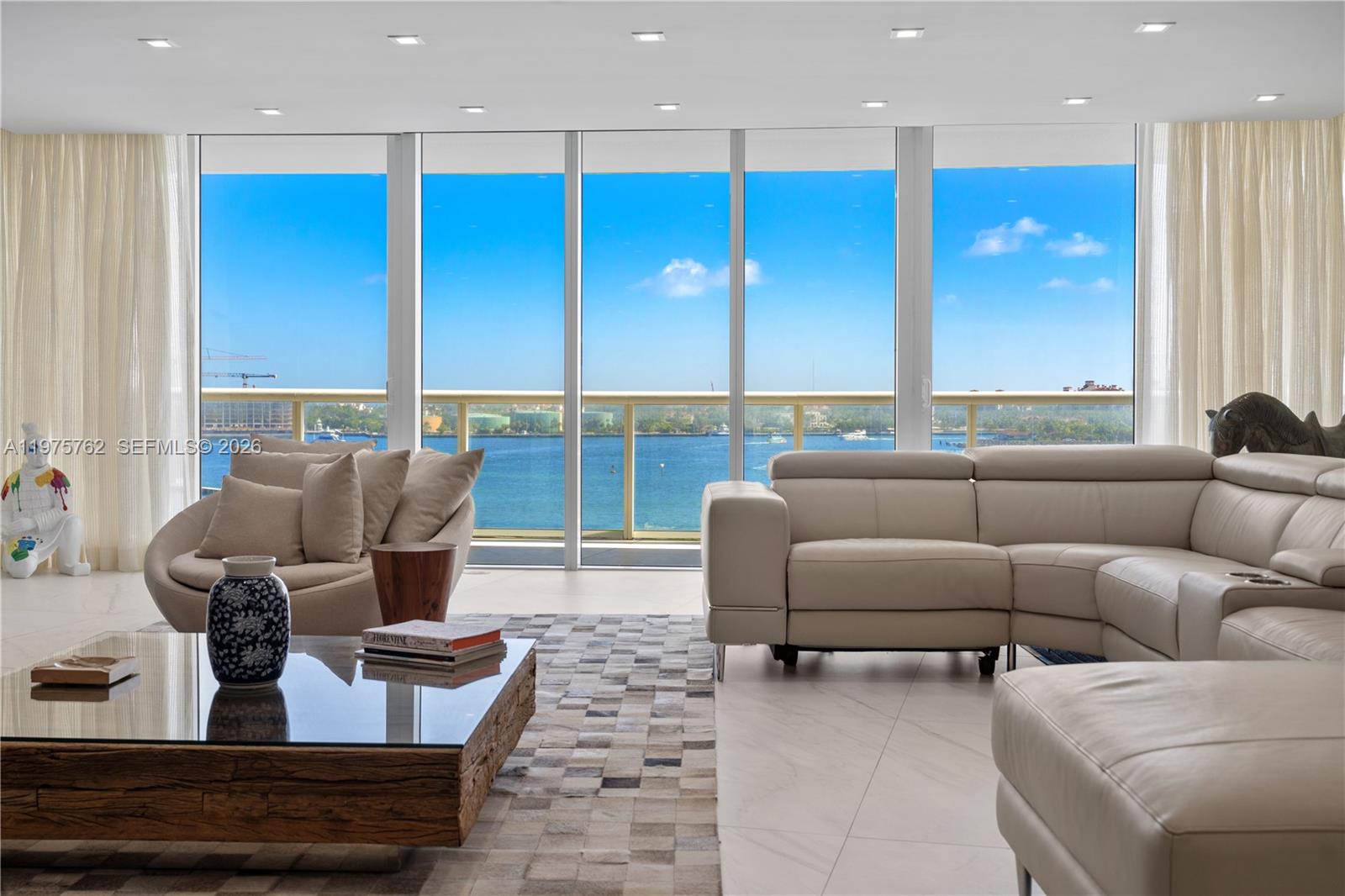 450 Alton Rd #901-902 Miami Beach, FL 33139