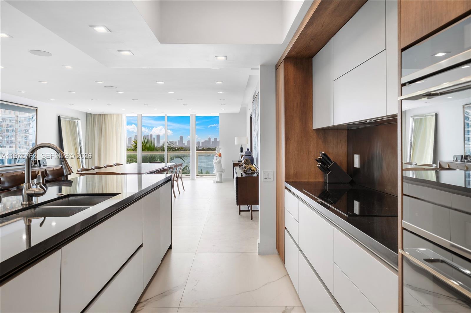 450 Alton Rd #901-902 Miami Beach, FL 33139