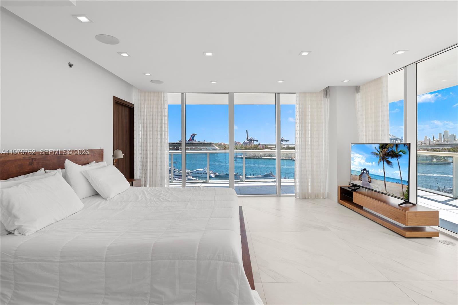 450 Alton Rd #901-902 Miami Beach, FL 33139