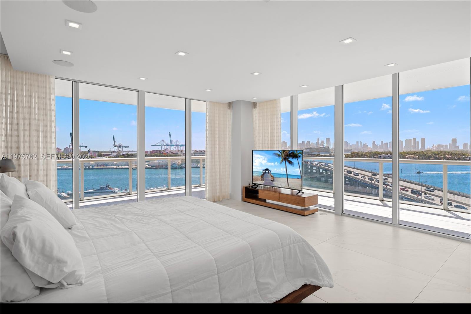 450 Alton Rd #901-902 Miami Beach, FL 33139