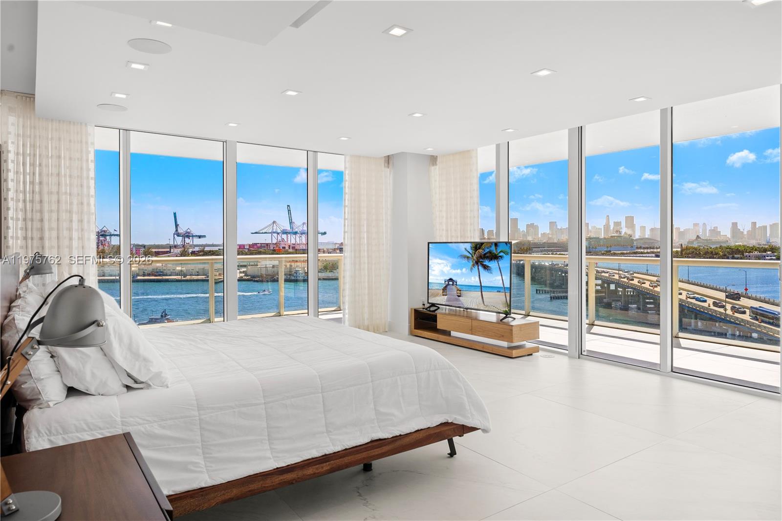 450 Alton Rd #901-902 Miami Beach, FL 33139