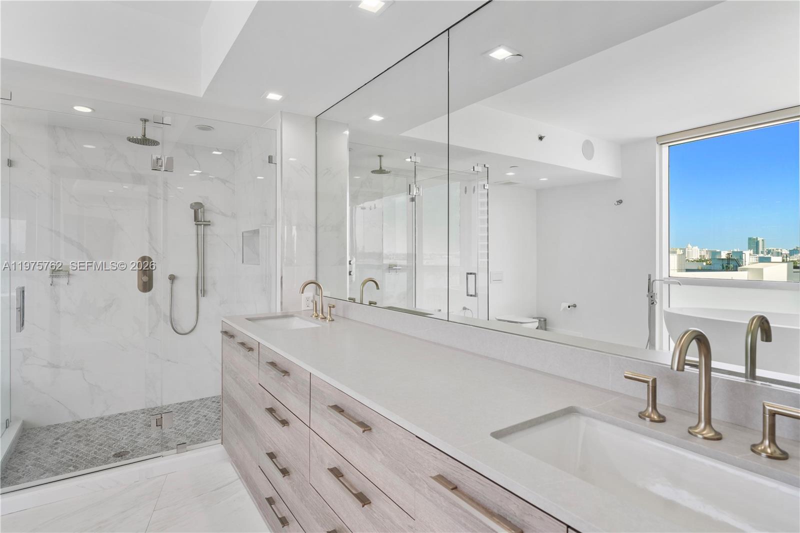 450 Alton Rd #901-902 Miami Beach, FL 33139