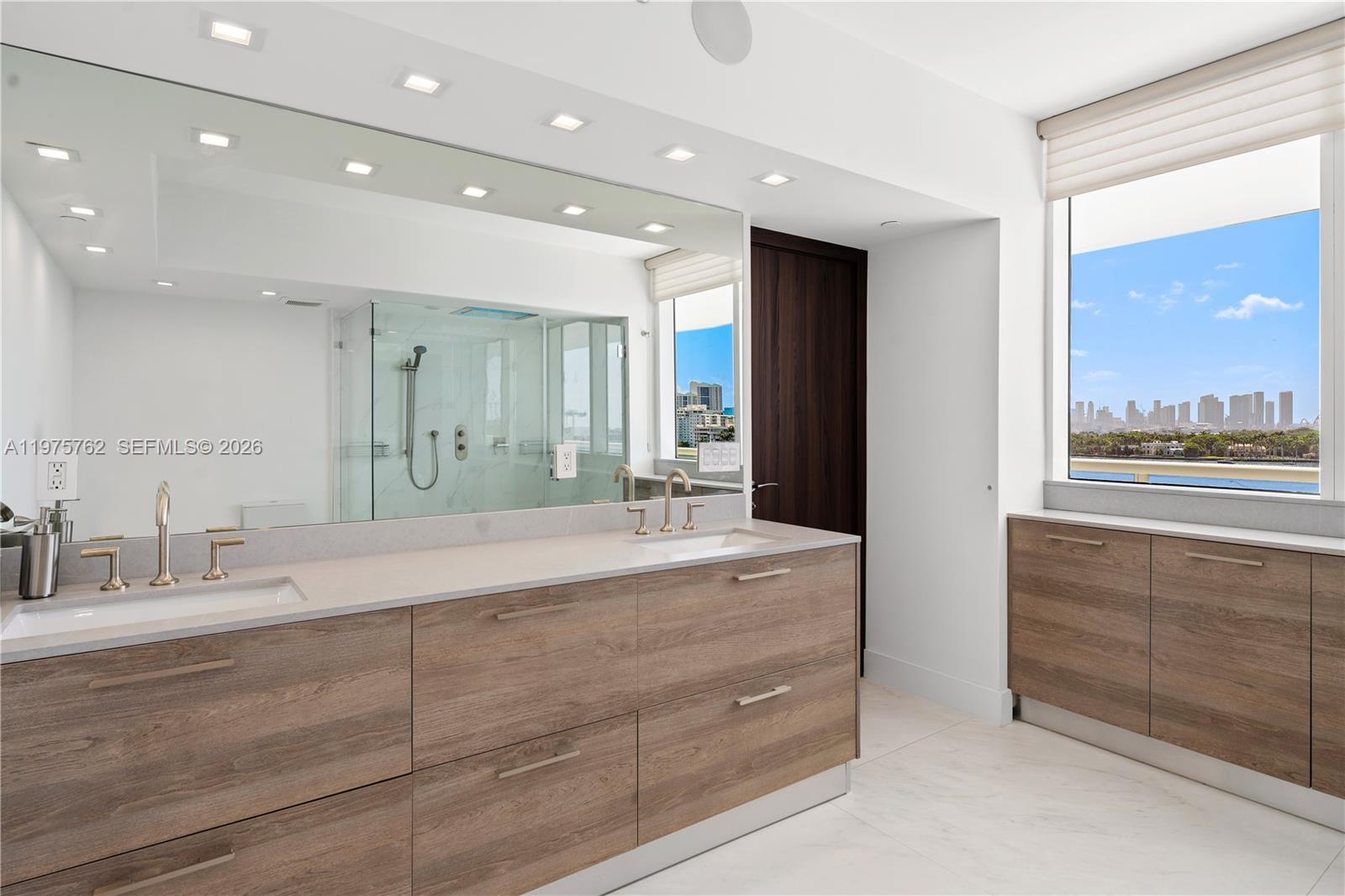 450 Alton Rd #901-902 Miami Beach, FL 33139