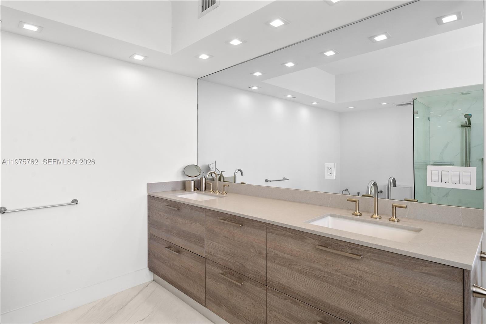 450 Alton Rd #901-902 Miami Beach, FL 33139