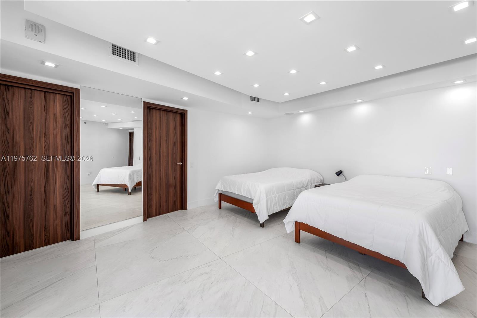 450 Alton Rd #901-902 Miami Beach, FL 33139