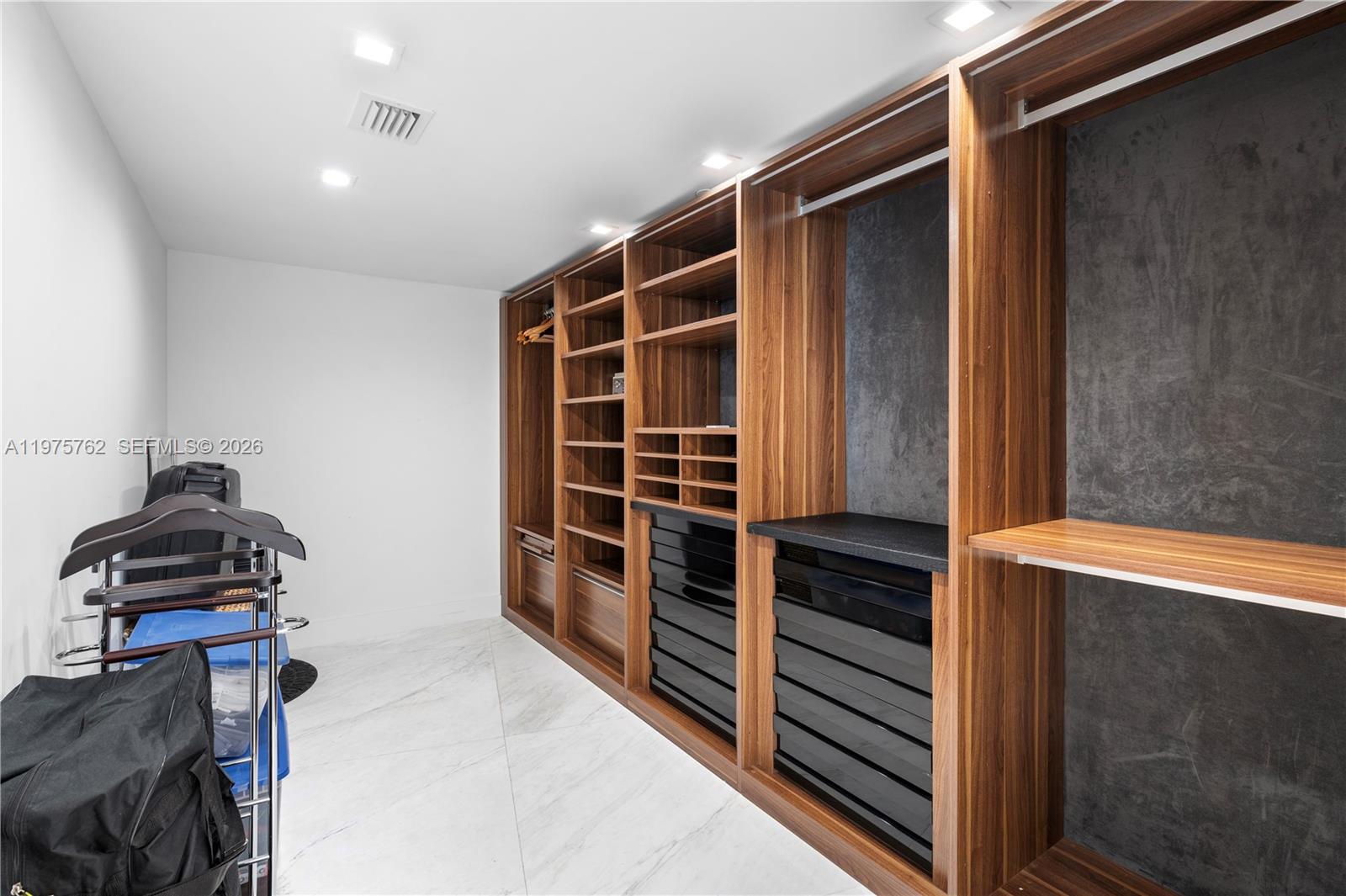 450 Alton Rd #901-902 Miami Beach, FL 33139