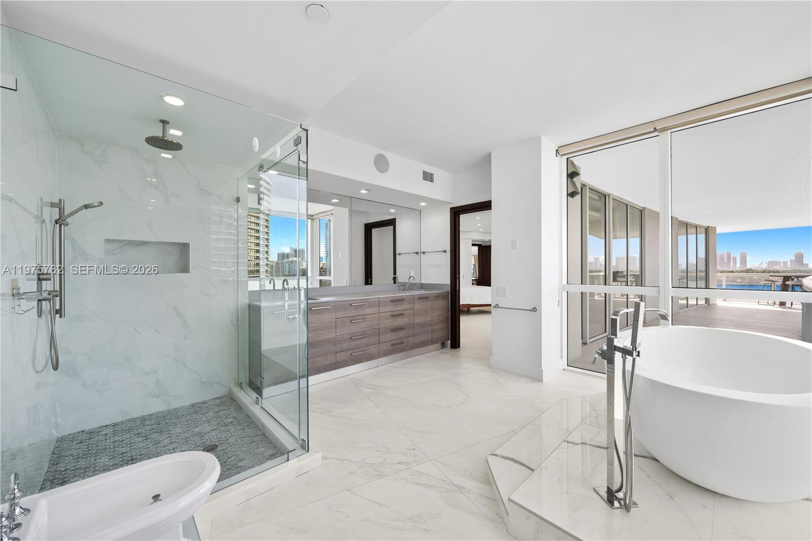 450 Alton Rd #901-902 Miami Beach, FL 33139