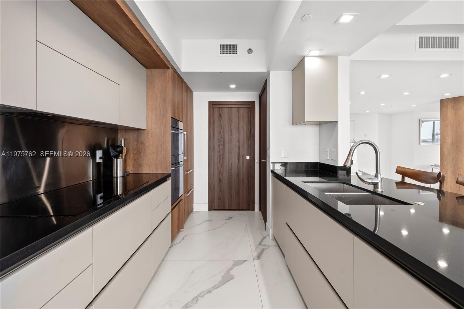 450 Alton Rd #901-902 Miami Beach, FL 33139