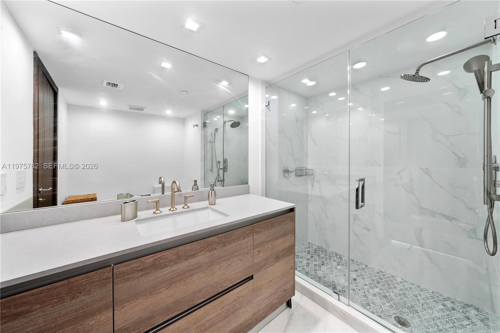 450 Alton Rd #901-902 Miami Beach, FL 33139