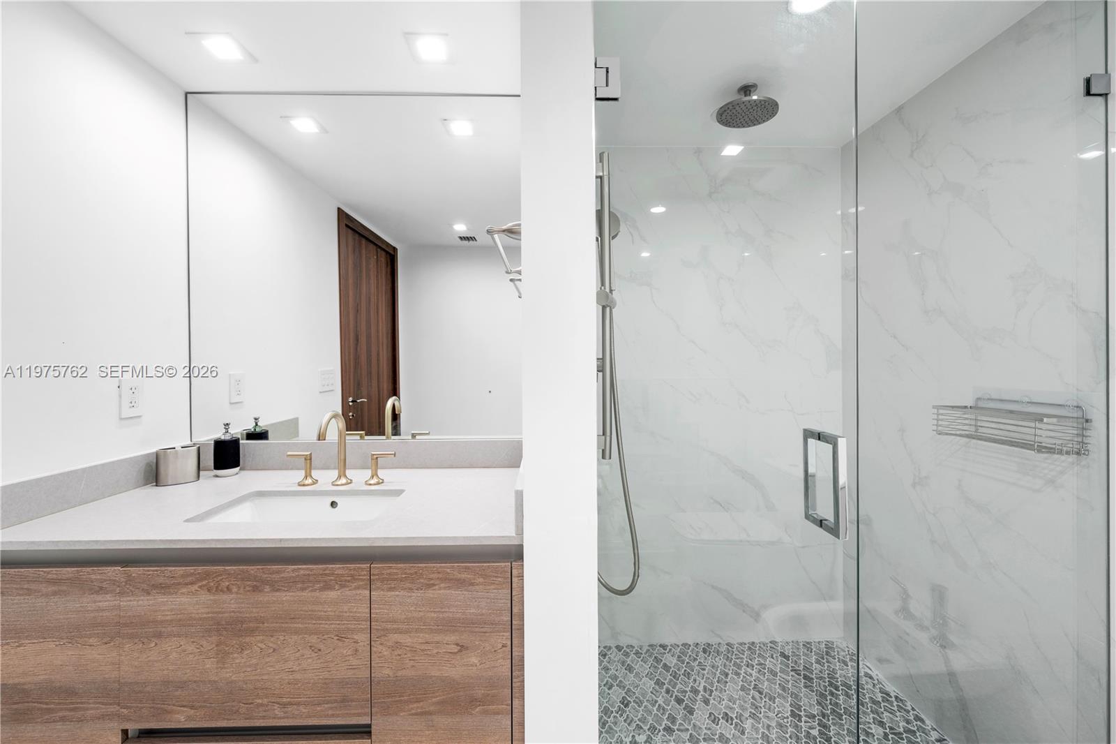 450 Alton Rd #901-902 Miami Beach, FL 33139