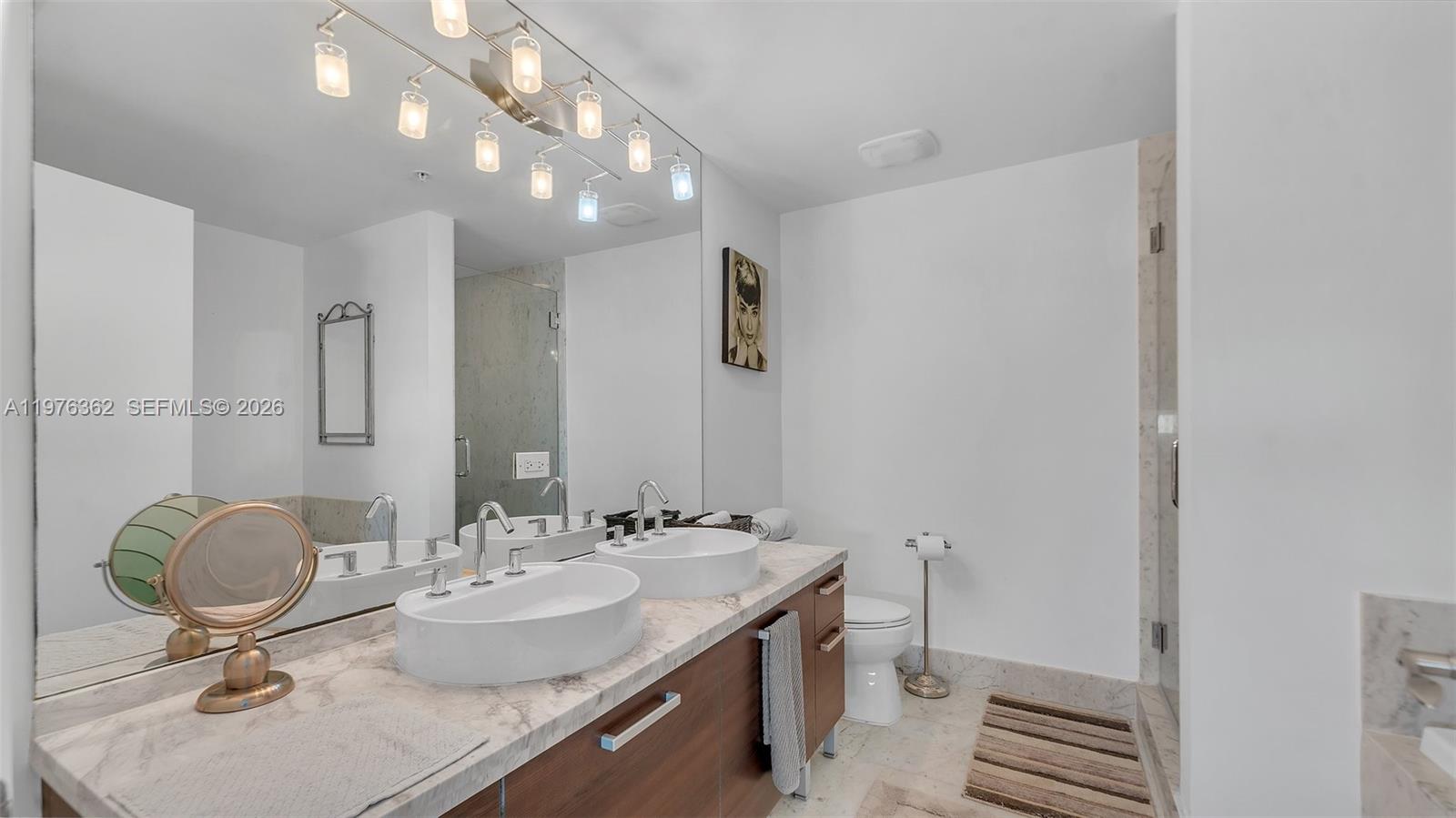 253 NE 2nd St #2902 Miami, FL 33132